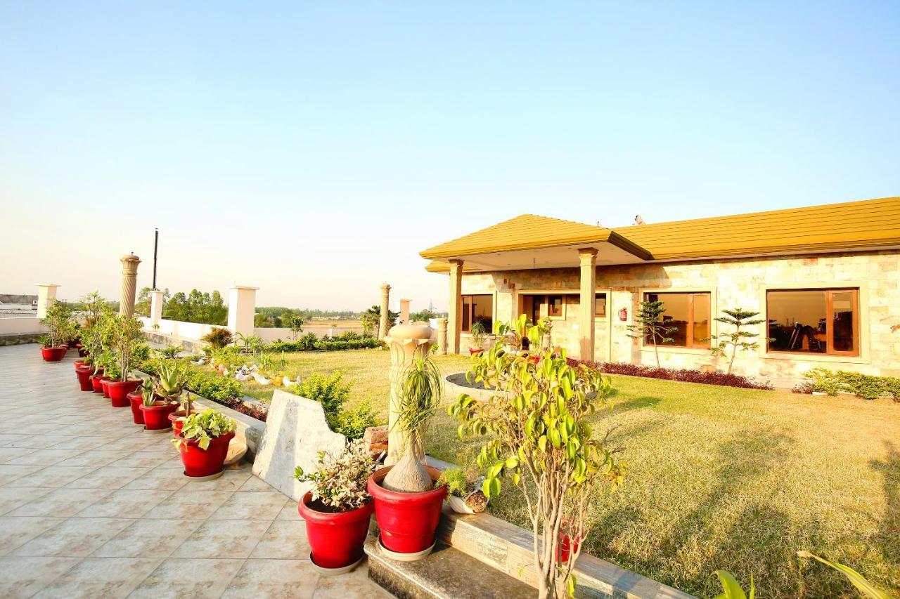 Oyo Flagship Armaan Resort Shahpur  Exterior photo